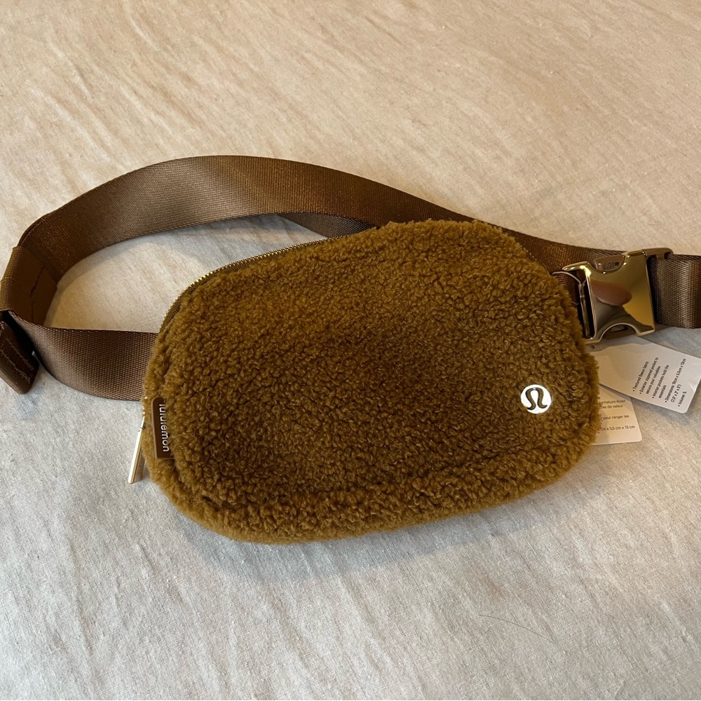 Lululemon Everywhere belt bag Tan brown fleece NWT